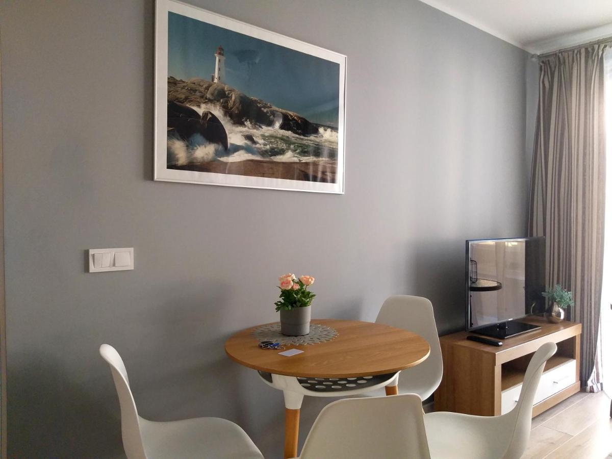 Apartament Ikar - 2 Pokojowy Przy Morzu Z Balkonem โปเบียโรโว ภายนอก รูปภาพ